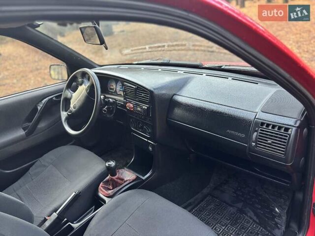 Красный Фольксваген Пассат, объемом двигателя 1.78 л и пробегом 390 тыс. км за 2900 $, фото 20 на Automoto.ua