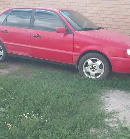 Красный Фольксваген Пассат, объемом двигателя 1.99 л и пробегом 350 тыс. км за 1416 $, фото 2 на Automoto.ua