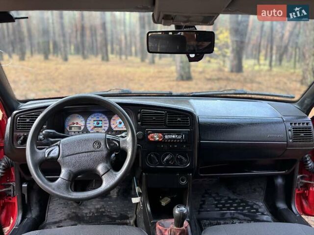 Красный Фольксваген Пассат, объемом двигателя 1.78 л и пробегом 390 тыс. км за 2900 $, фото 10 на Automoto.ua