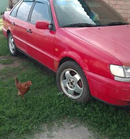 Красный Фольксваген Пассат, объемом двигателя 1.99 л и пробегом 350 тыс. км за 1416 $, фото 5 на Automoto.ua