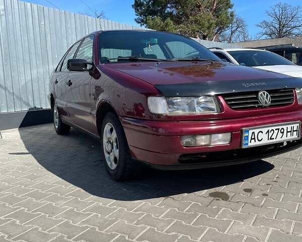 Красный Фольксваген Пассат, объемом двигателя 1.8 л и пробегом 388 тыс. км за 2250 $, фото 2 на Automoto.ua