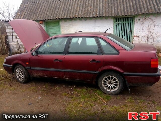 Красный Фольксваген Пассат, объемом двигателя 1.8 л и пробегом 620 тыс. км за 1450 $, фото 7 на Automoto.ua