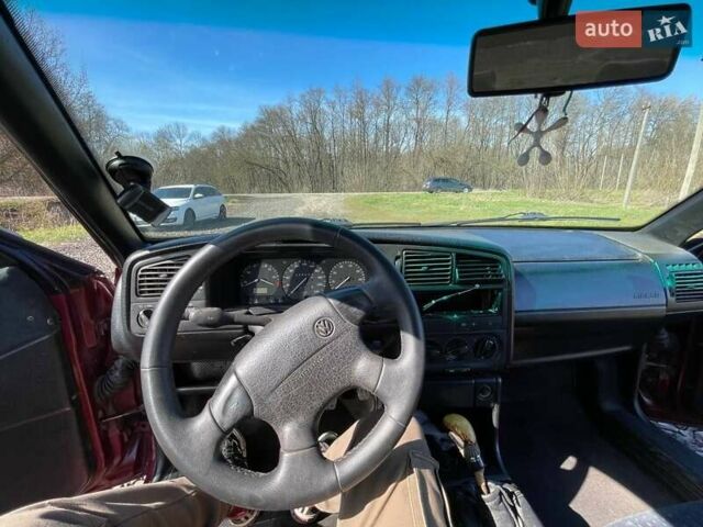 Красный Фольксваген Пассат, объемом двигателя 1.8 л и пробегом 388 тыс. км за 2250 $, фото 24 на Automoto.ua