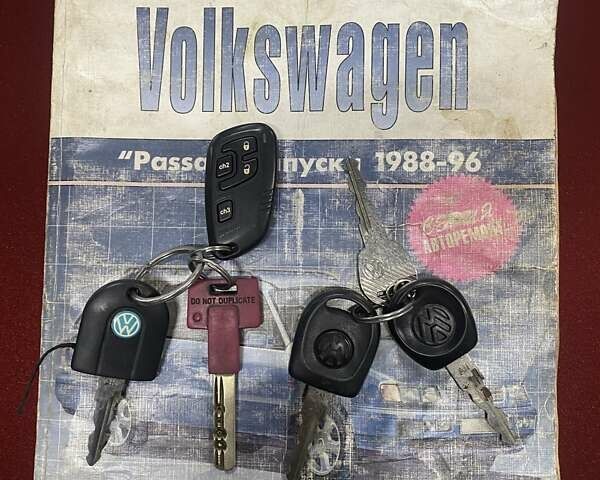 Красный Фольксваген Пассат, объемом двигателя 2 л и пробегом 390 тыс. км за 3200 $, фото 17 на Automoto.ua