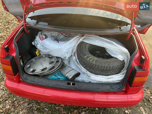 Красный Фольксваген Пассат, объемом двигателя 1.8 л и пробегом 169 тыс. км за 3000 $, фото 12 на Automoto.ua