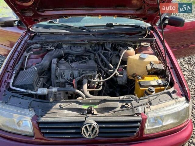 Красный Фольксваген Пассат, объемом двигателя 1.8 л и пробегом 388 тыс. км за 2250 $, фото 22 на Automoto.ua
