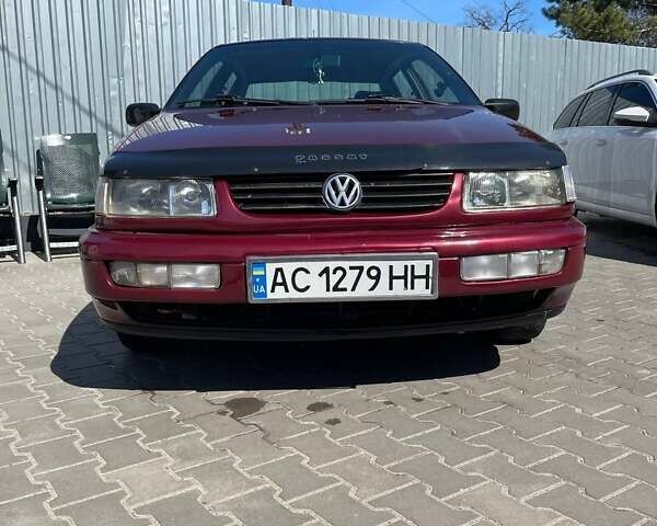 Красный Фольксваген Пассат, объемом двигателя 1.8 л и пробегом 388 тыс. км за 2250 $, фото 4 на Automoto.ua