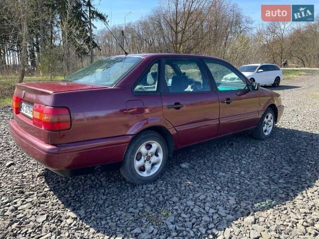 Красный Фольксваген Пассат, объемом двигателя 1.8 л и пробегом 388 тыс. км за 2250 $, фото 11 на Automoto.ua