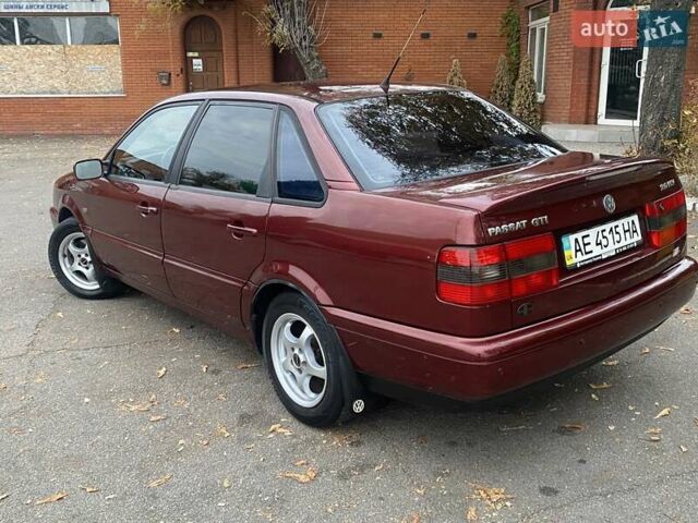 Красный Фольксваген Пассат, объемом двигателя 2 л и пробегом 390 тыс. км за 3200 $, фото 6 на Automoto.ua