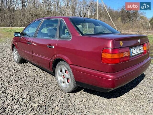 Красный Фольксваген Пассат, объемом двигателя 1.8 л и пробегом 388 тыс. км за 2250 $, фото 9 на Automoto.ua
