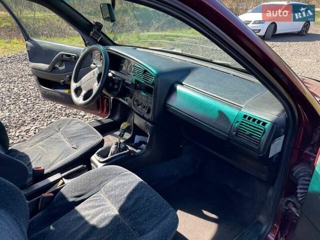 Красный Фольксваген Пассат, объемом двигателя 1.8 л и пробегом 388 тыс. км за 2250 $, фото 16 на Automoto.ua