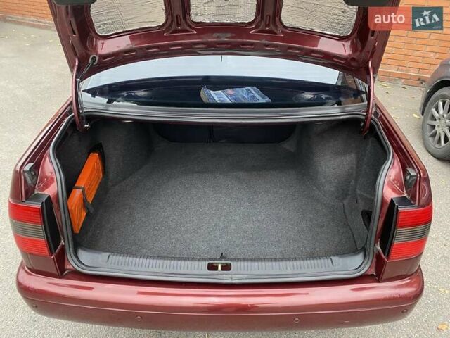 Красный Фольксваген Пассат, объемом двигателя 2 л и пробегом 390 тыс. км за 3200 $, фото 1 на Automoto.ua