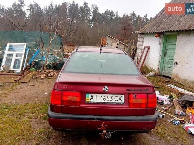 Красный Фольксваген Пассат, объемом двигателя 1.8 л и пробегом 620 тыс. км за 1450 $, фото 1 на Automoto.ua