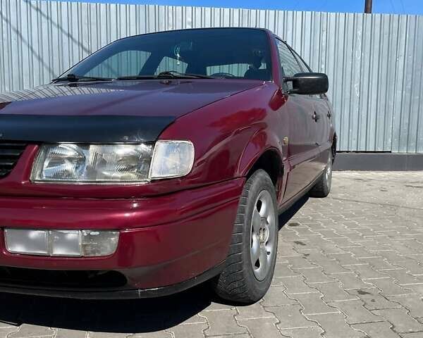 Красный Фольксваген Пассат, объемом двигателя 1.8 л и пробегом 388 тыс. км за 2250 $, фото 7 на Automoto.ua