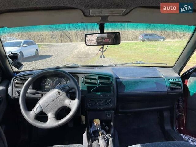 Красный Фольксваген Пассат, объемом двигателя 1.8 л и пробегом 388 тыс. км за 2250 $, фото 13 на Automoto.ua