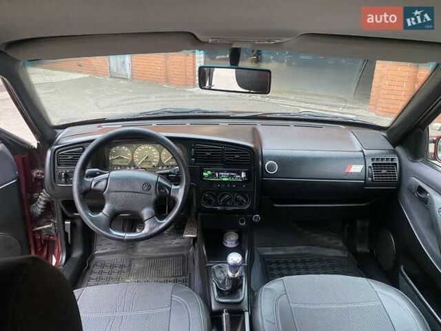 Красный Фольксваген Пассат, объемом двигателя 2 л и пробегом 390 тыс. км за 3200 $, фото 16 на Automoto.ua