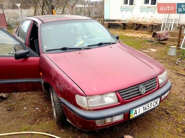 Красный Фольксваген Пассат, объемом двигателя 1.8 л и пробегом 620 тыс. км за 1450 $, фото 3 на Automoto.ua