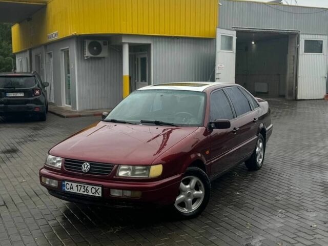 Красный Фольксваген Пассат, объемом двигателя 2 л и пробегом 400 тыс. км за 1700 $, фото 4 на Automoto.ua