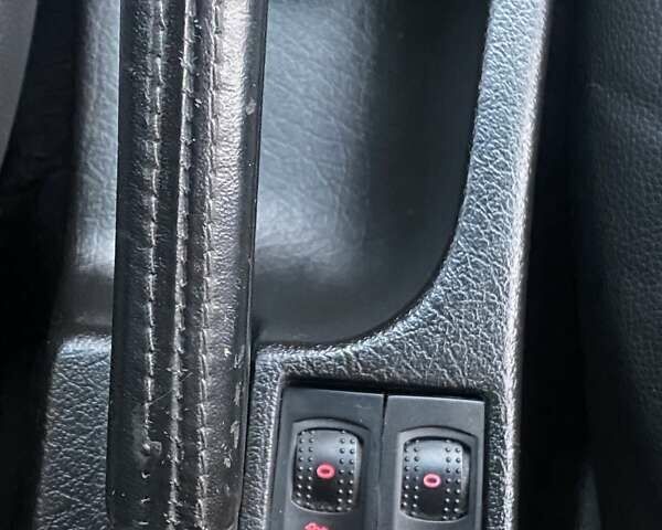 Красный Фольксваген Пассат, объемом двигателя 2 л и пробегом 390 тыс. км за 3200 $, фото 11 на Automoto.ua