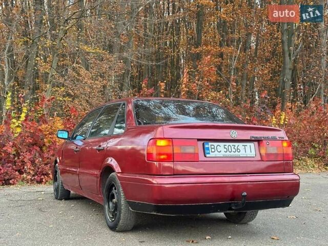 Красный Фольксваген Пассат, объемом двигателя 1.9 л и пробегом 321 тыс. км за 2650 $, фото 16 на Automoto.ua