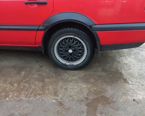 Червоний Фольксваген Пассат, об'ємом двигуна 1.8 л та пробігом 296 тис. км за 2700 $, фото 3 на Automoto.ua