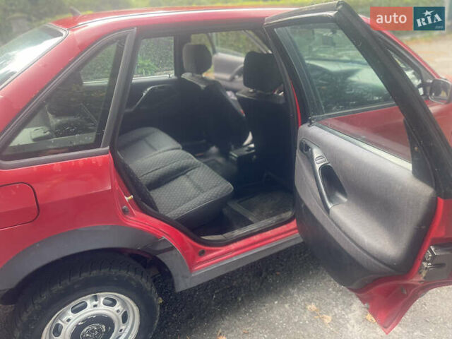 Красный Фольксваген Пассат, объемом двигателя 1.8 л и пробегом 300 тыс. км за 1600 $, фото 9 на Automoto.ua