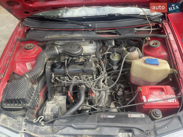 Красный Фольксваген Пассат, объемом двигателя 1.8 л и пробегом 300 тыс. км за 1600 $, фото 10 на Automoto.ua