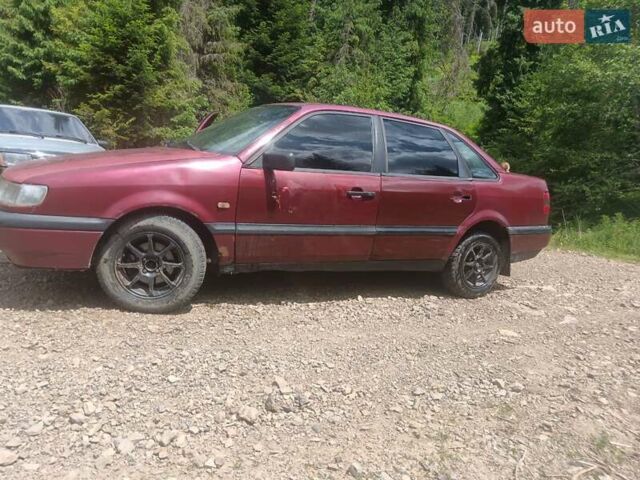 Красный Фольксваген Пассат, объемом двигателя 2 л и пробегом 250 тыс. км за 1350 $, фото 1 на Automoto.ua