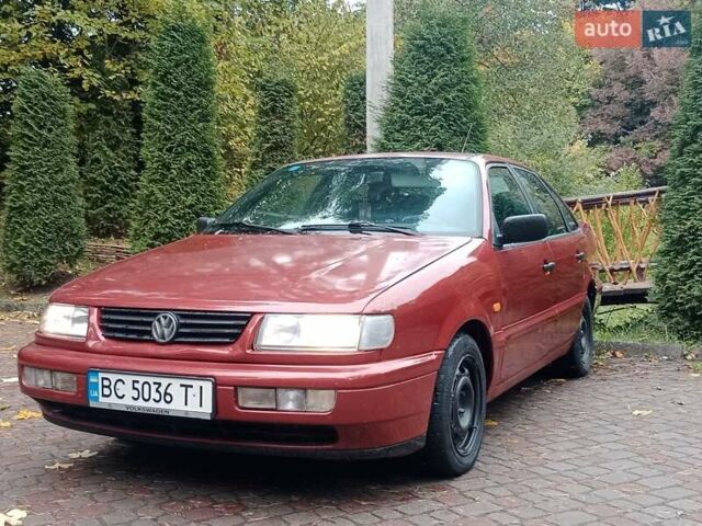 Красный Фольксваген Пассат, объемом двигателя 1.9 л и пробегом 322 тыс. км за 2500 $, фото 2 на Automoto.ua