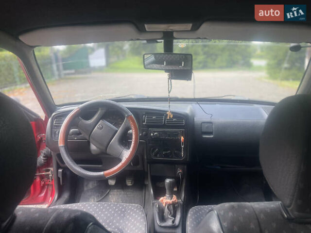 Красный Фольксваген Пассат, объемом двигателя 1.8 л и пробегом 300 тыс. км за 1600 $, фото 7 на Automoto.ua