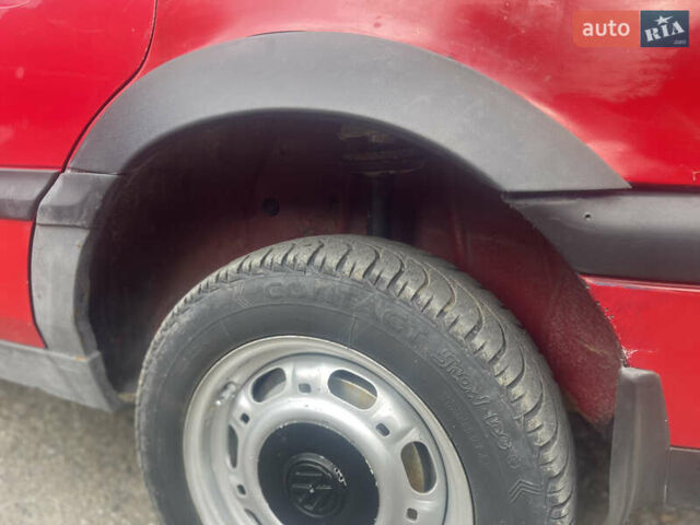 Красный Фольксваген Пассат, объемом двигателя 1.8 л и пробегом 300 тыс. км за 1600 $, фото 4 на Automoto.ua