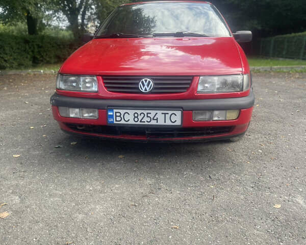 Красный Фольксваген Пассат, объемом двигателя 1.8 л и пробегом 300 тыс. км за 1600 $, фото 14 на Automoto.ua