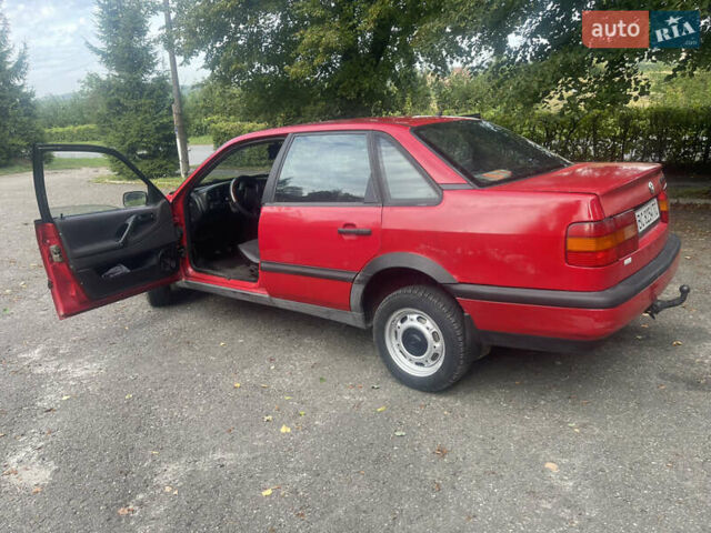 Красный Фольксваген Пассат, объемом двигателя 1.8 л и пробегом 300 тыс. км за 1600 $, фото 3 на Automoto.ua