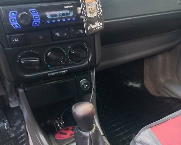 Червоний Фольксваген Пассат, об'ємом двигуна 1.8 л та пробігом 296 тис. км за 2700 $, фото 7 на Automoto.ua