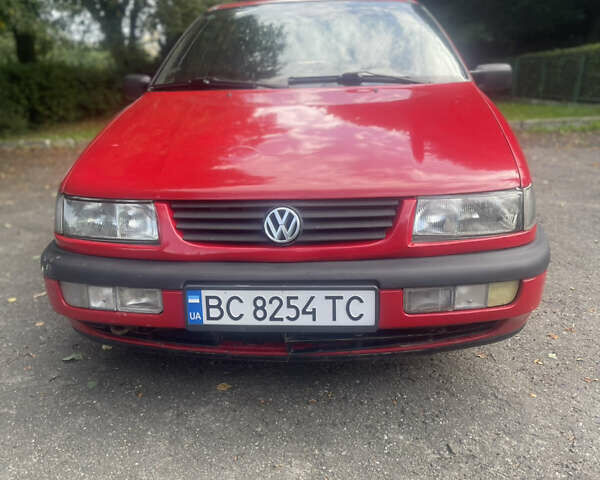Красный Фольксваген Пассат, объемом двигателя 1.8 л и пробегом 300 тыс. км за 1600 $, фото 15 на Automoto.ua