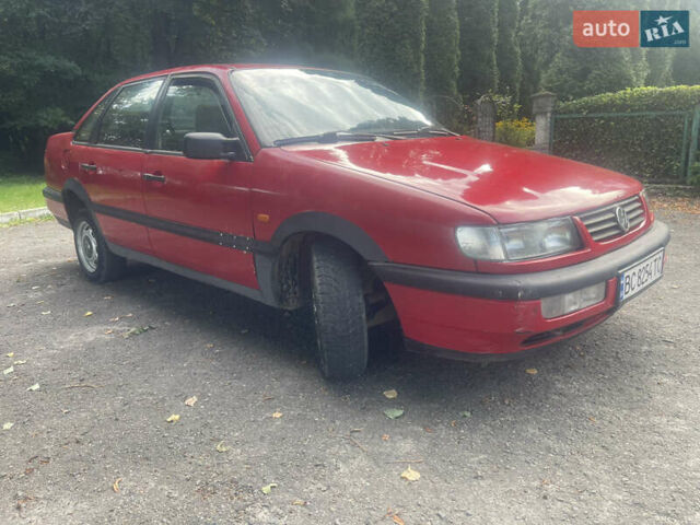 Красный Фольксваген Пассат, объемом двигателя 1.8 л и пробегом 300 тыс. км за 1600 $, фото 16 на Automoto.ua
