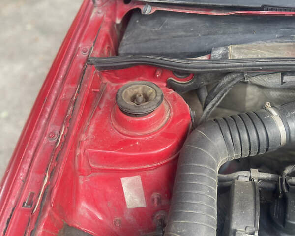 Красный Фольксваген Пассат, объемом двигателя 1.8 л и пробегом 300 тыс. км за 1600 $, фото 2 на Automoto.ua