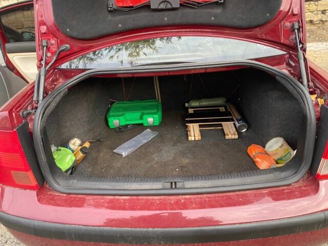 Красный Фольксваген Пассат, объемом двигателя 1.8 л и пробегом 373 тыс. км за 2500 $, фото 6 на Automoto.ua