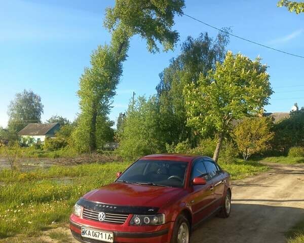 Червоний Фольксваген Пассат, об'ємом двигуна 0 л та пробігом 240 тис. км за 2700 $, фото 1 на Automoto.ua