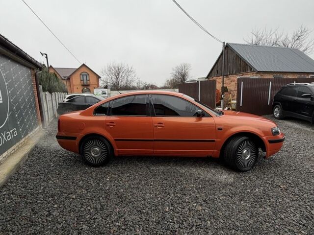 Красный Фольксваген Пассат, объемом двигателя 1.6 л и пробегом 380 тыс. км за 4999 $, фото 3 на Automoto.ua