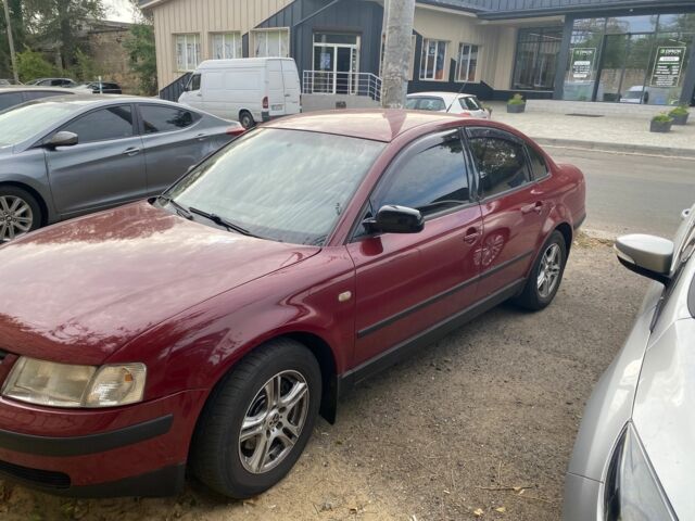 Красный Фольксваген Пассат, объемом двигателя 1.8 л и пробегом 373 тыс. км за 2500 $, фото 4 на Automoto.ua