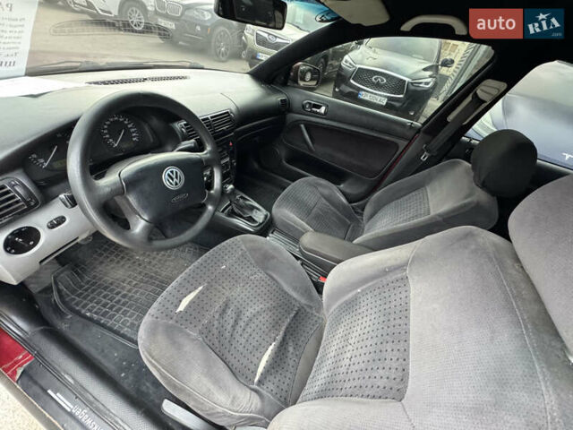 Красный Фольксваген Пассат, объемом двигателя 1.78 л и пробегом 315 тыс. км за 3000 $, фото 13 на Automoto.ua