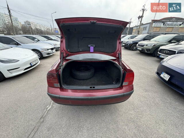 Красный Фольксваген Пассат, объемом двигателя 1.78 л и пробегом 315 тыс. км за 3000 $, фото 8 на Automoto.ua