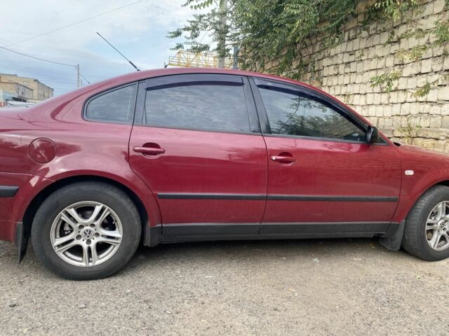 Красный Фольксваген Пассат, объемом двигателя 1.8 л и пробегом 373 тыс. км за 2500 $, фото 5 на Automoto.ua