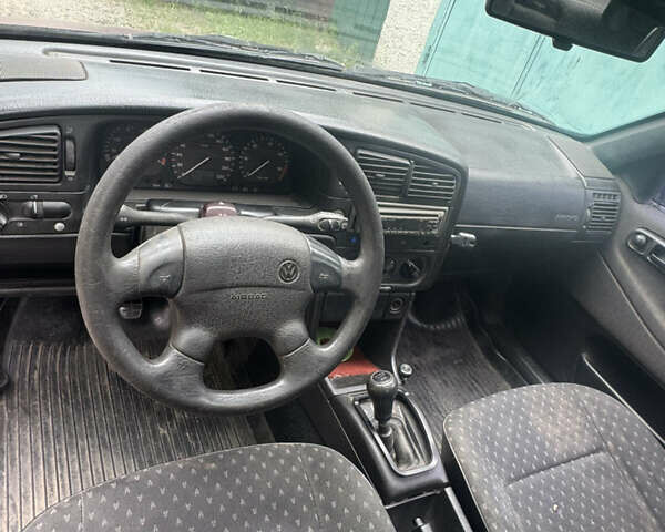 Красный Фольксваген Пассат, объемом двигателя 1.9 л и пробегом 365 тыс. км за 2250 $, фото 6 на Automoto.ua