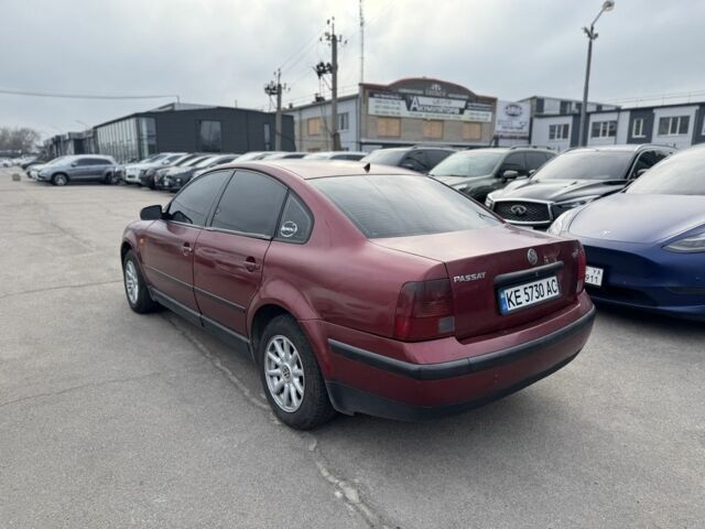 Красный Фольксваген Пассат, объемом двигателя 1.8 л и пробегом 315 тыс. км за 3000 $, фото 6 на Automoto.ua