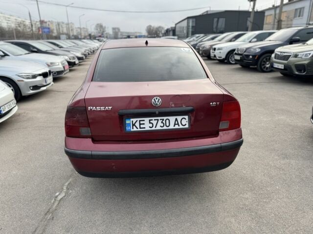 Красный Фольксваген Пассат, объемом двигателя 1.8 л и пробегом 315 тыс. км за 3000 $, фото 5 на Automoto.ua