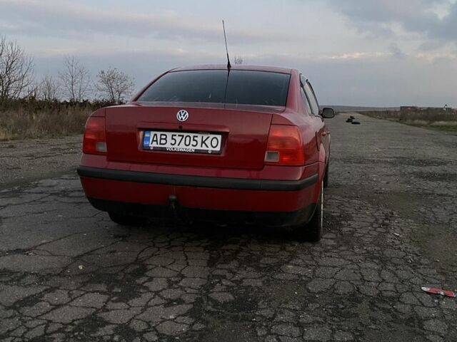 Красный Фольксваген Пассат, объемом двигателя 1.6 л и пробегом 400 тыс. км за 2750 $, фото 7 на Automoto.ua
