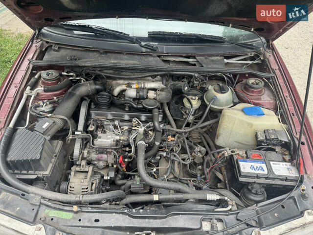 Красный Фольксваген Пассат, объемом двигателя 1.9 л и пробегом 365 тыс. км за 2250 $, фото 14 на Automoto.ua