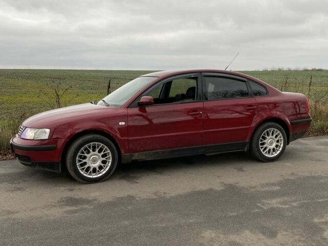 Красный Фольксваген Пассат, объемом двигателя 1.6 л и пробегом 400 тыс. км за 2750 $, фото 1 на Automoto.ua